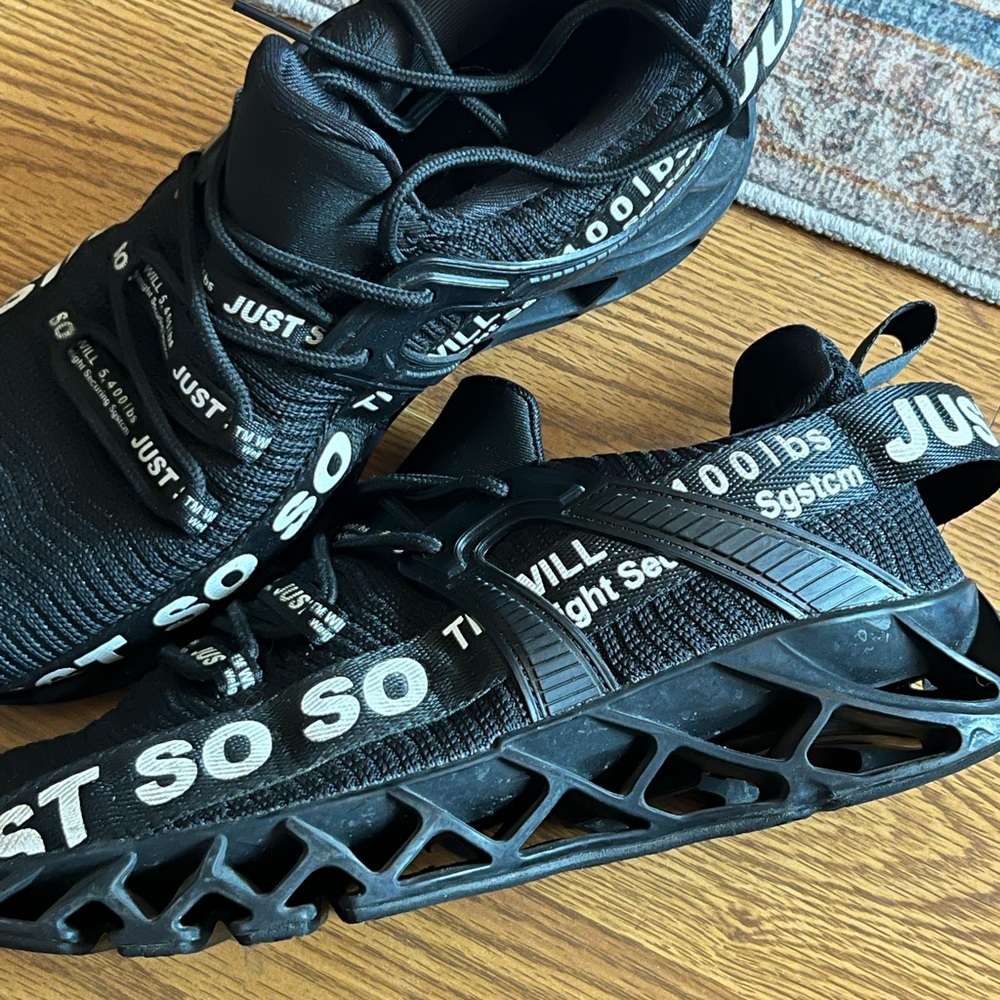 Just So So Women's Black Athletic Shoes.. European size 39 (8.5 US) - Picture 2 of 6